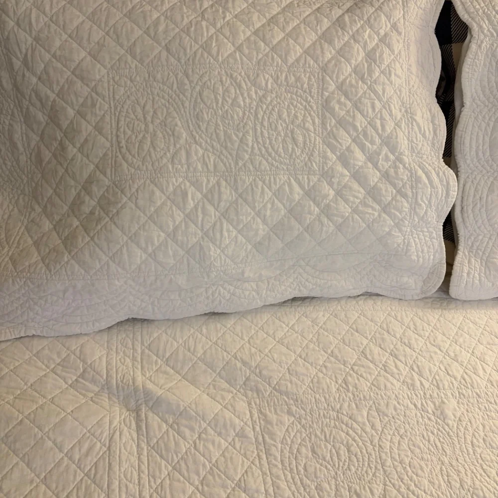 Simply Shabby Chic F/Q 3 piece coverlet set White